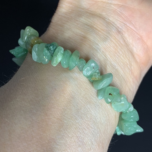 Dainty Green Chrysoprase Chip Bracelet - Picture 8 of 11